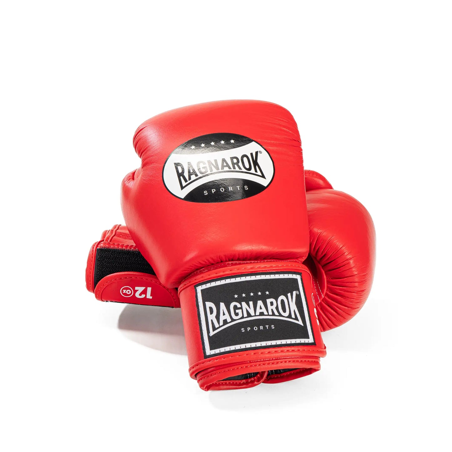 Rote Boxhandschuhe Ragnarok Sports gestappelt