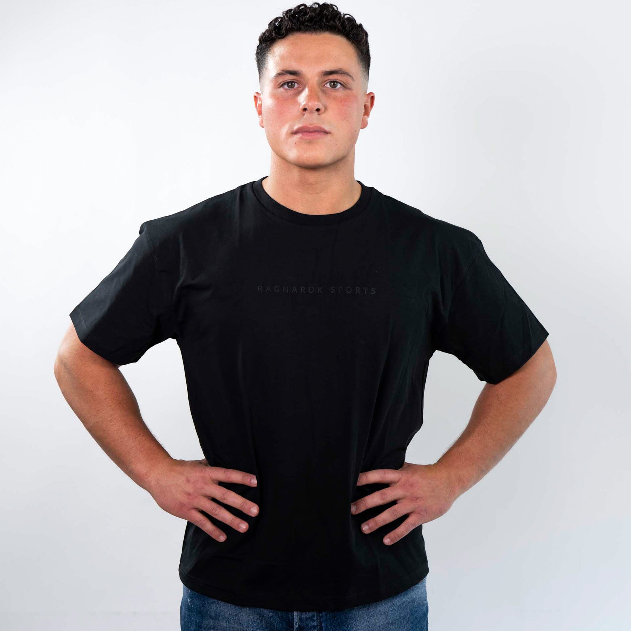 Oversize T-Shirt mit front Logo Ragnarok Sports all Black