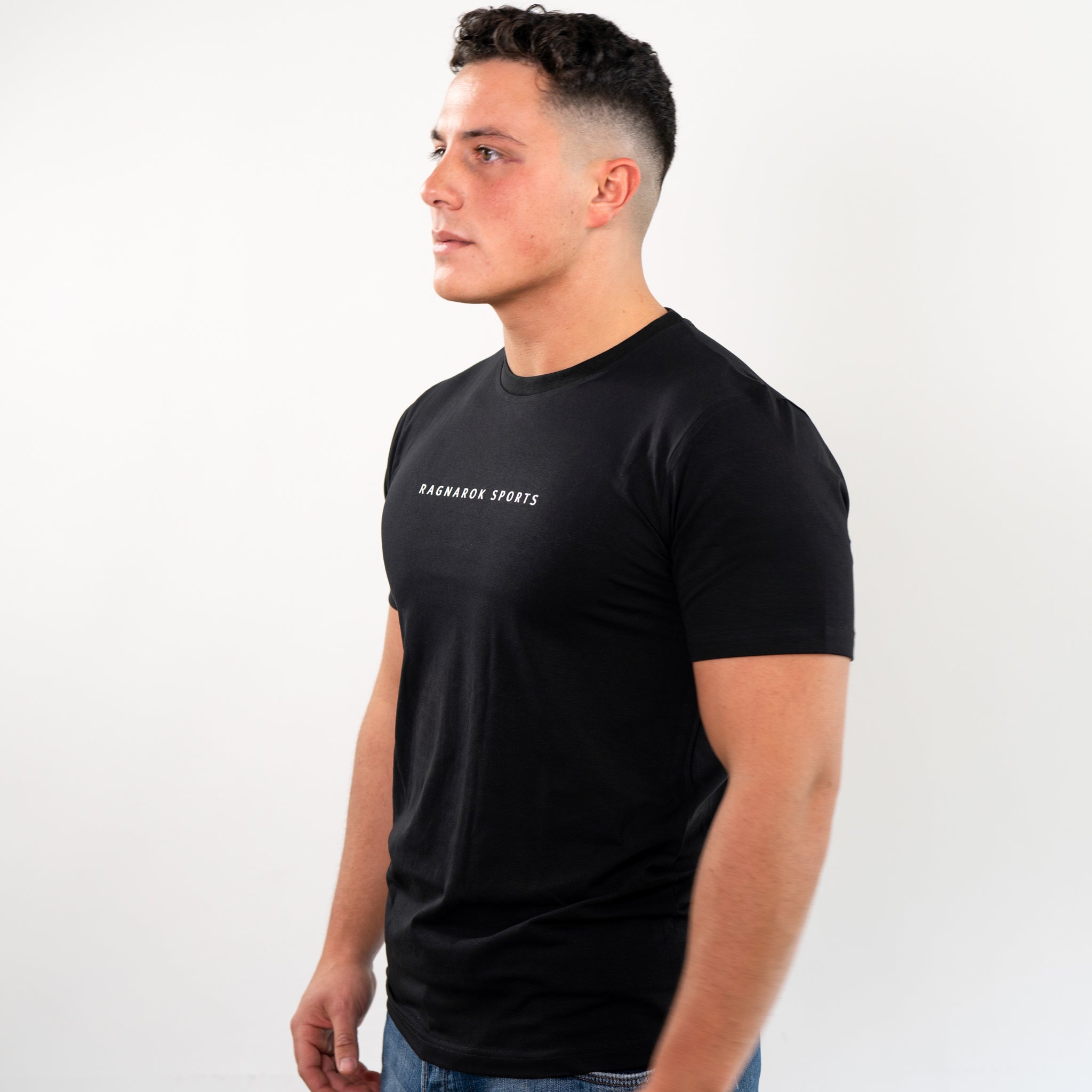 T-Shirt Slim Fit mit Front Logo Ragnarok Sports Black