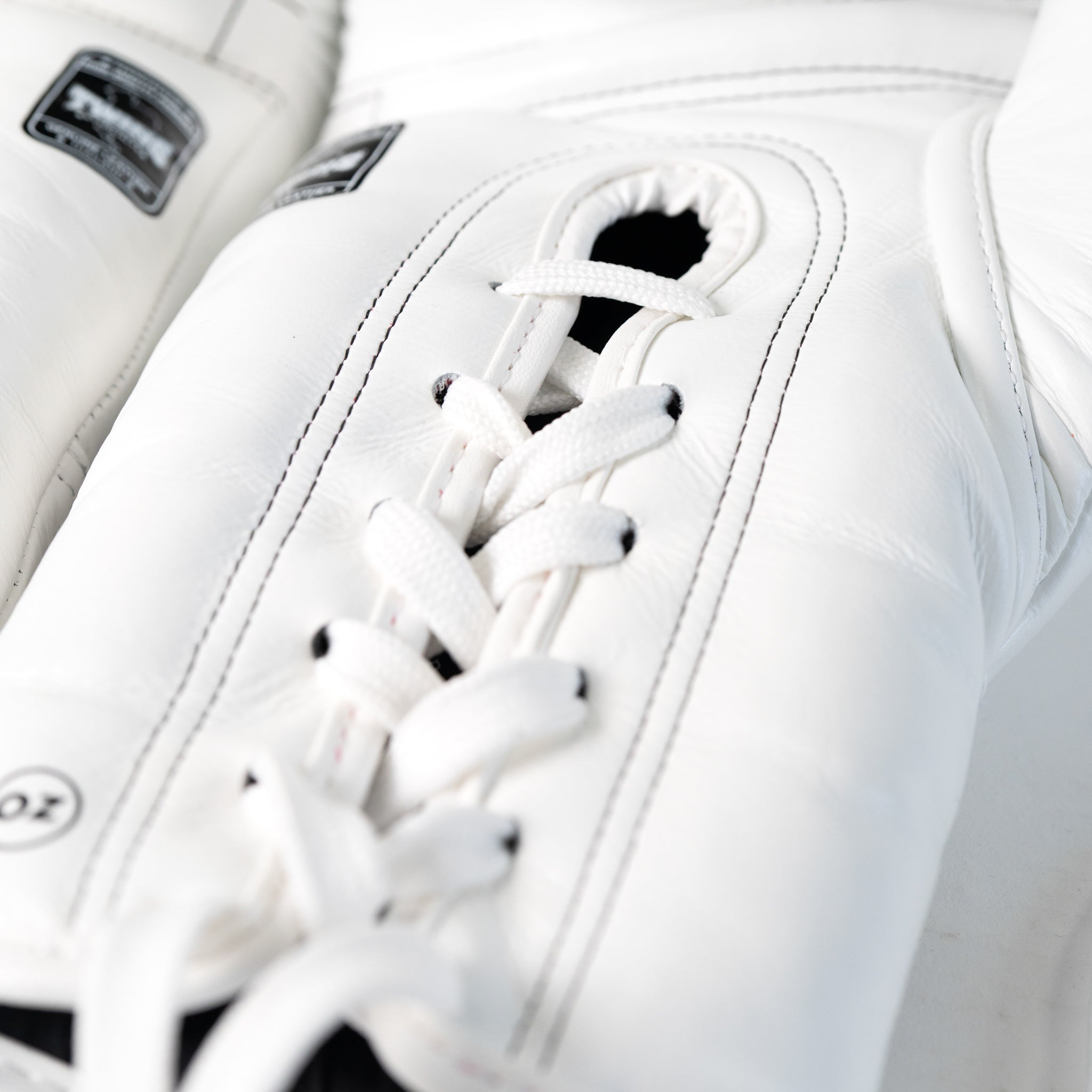 Twins Special X Ragnarok Sports Schnürrer Boxhandschuhe Weiß